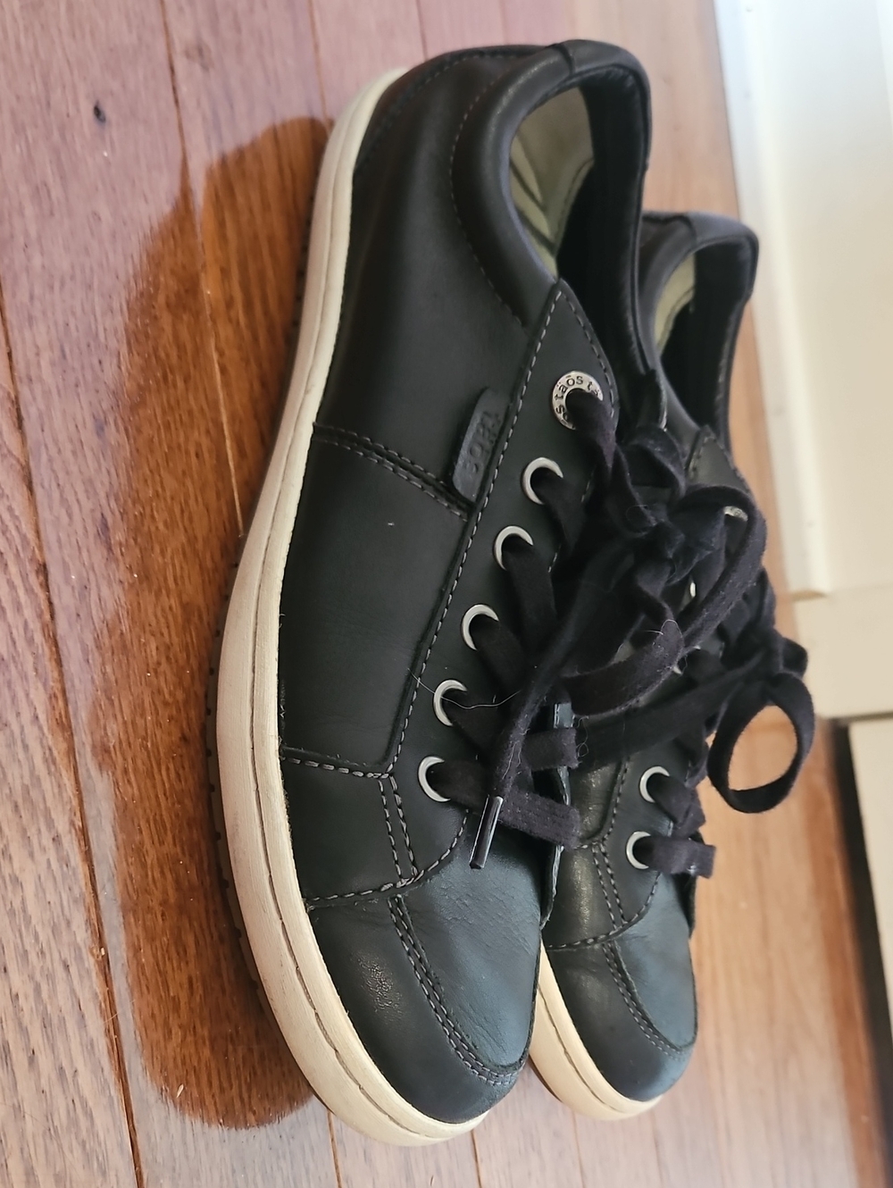 Taos Footwear Black Leather Low-Top Sneakers with Cream Sole